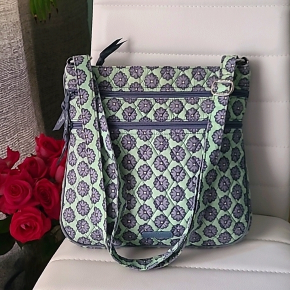 Vera Bradley Handbags - Vera Bradley Crossbody Bag ❤️